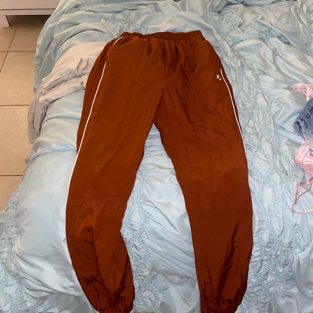 Track pants orange with a white lining